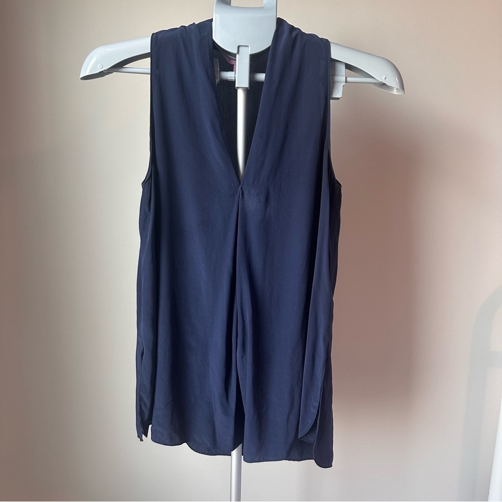 Lilly Pulitzer 100% Silk Sleeveless V-Neck Blouse XS | Navy Blue Luxe Top